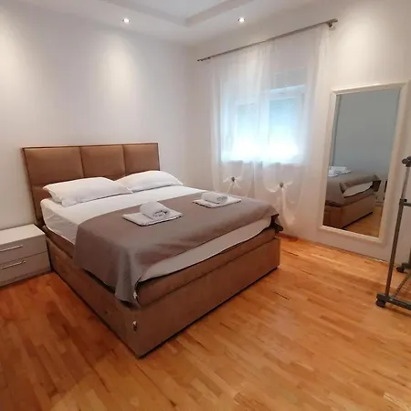 Mia Trosoban Apartment Sveti Filip i Jakov